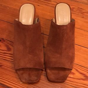 Banana Republic brown suede shoes size 6.5
